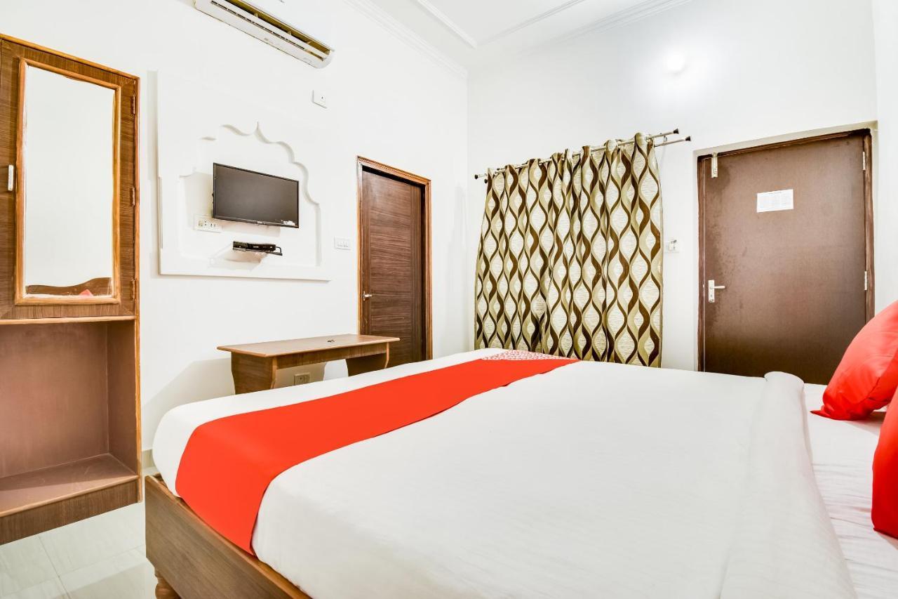 Capital O 23129 Chelsea Palace Hotel Khajurāho Esterno foto